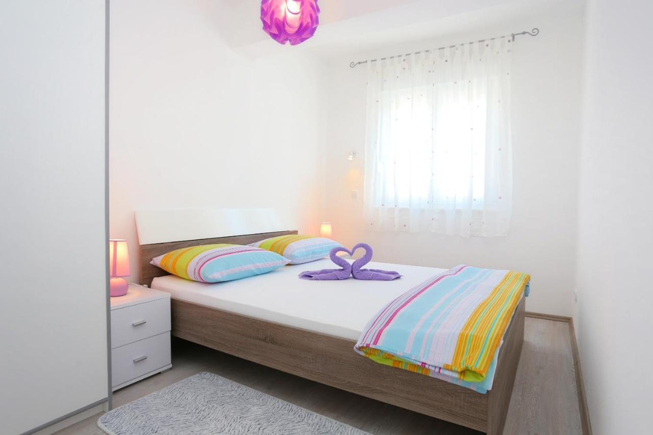 Apartments With A Parking Space Omis - 10362 Exterior foto
